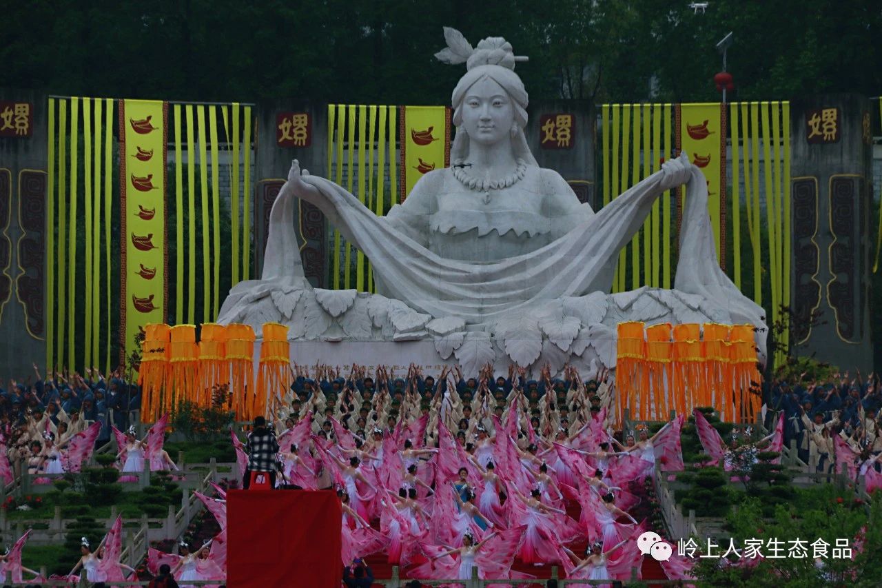 嶺上人家特色產(chǎn)品熱賣嫘祖廟會(huì)
